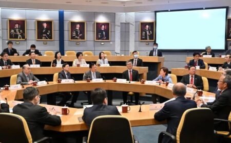 国务院港澳事务办公室主任夏宝龙考察香港科技大学