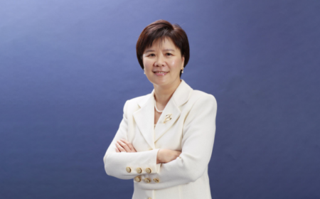 叶玉如校长连任新一届港区全国人大代表